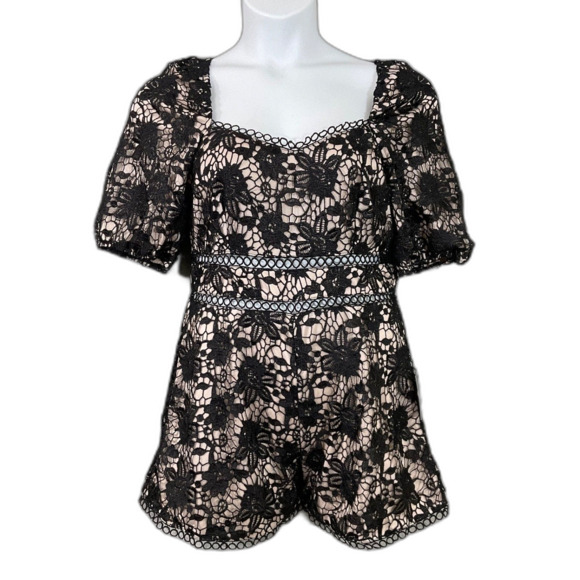 NWT Lulu’s crochet overlay short romper women’s L black zip back short sleeve - Picture 1 of 12